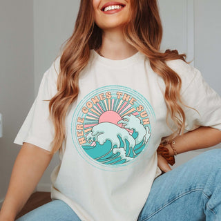 Here Comes The Sun Retro Wave Comfort Color Wholesale Tee - Quick Shipping - Limeberry Designs