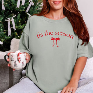 Tis The Season Red Bow Comfort Color Graphic Tee - Limeberry Designs
